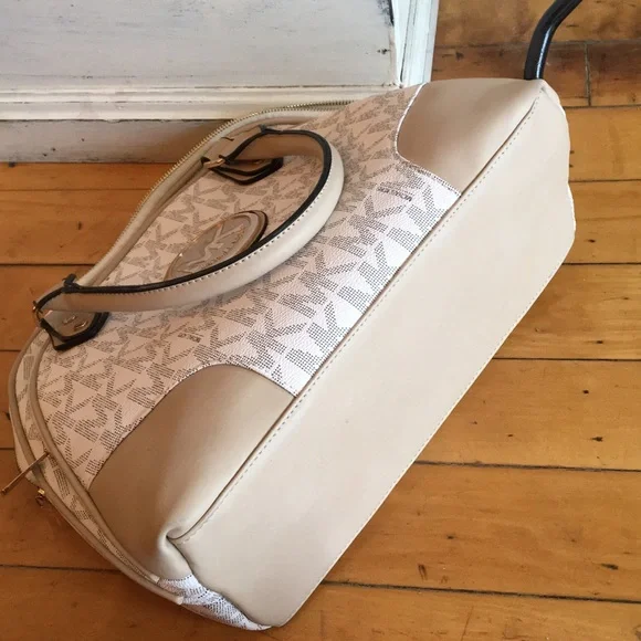 Michael Kors like new white cream large purse tote bag